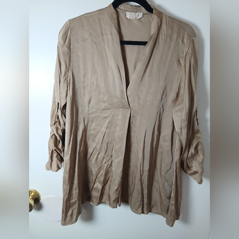 Sosia Made in Italy Beige Rayon Viscose Lightweight Blouse Top Roll Tab Sleeve M